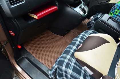 Коврики на Nissan Serena (C26) 2010 - 2016 в Королеве, Московской области